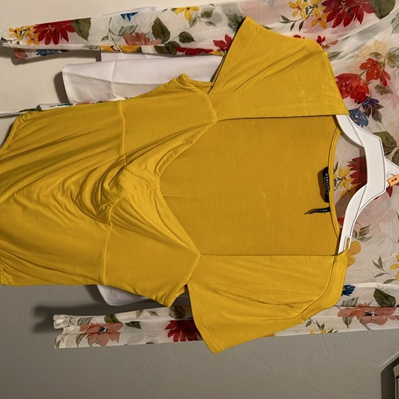 Yellow - Picture 3 of 6